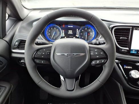 New 2026 Chrysler Pacifica Limited w/ S Appearance Package image 11