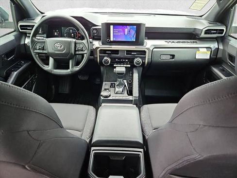 Used 2025 Toyota Tacoma SR5 AWD/4WD image 17