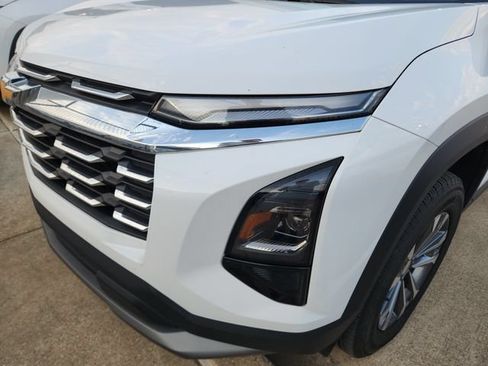 Used 2026 Chevrolet Equinox LT FWD image 8