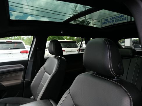 Used 2022 Volkswagen Atlas Cross Sport SE AWD/4WD image 11