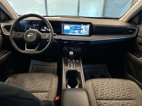 Used 2025 Nissan Kicks SV FWD image 9
