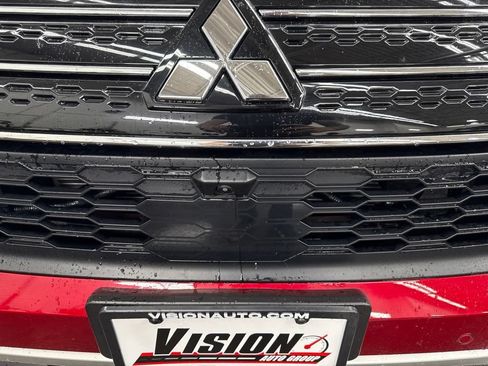 Used 2024 Mitsubishi Outlander AWD image 13