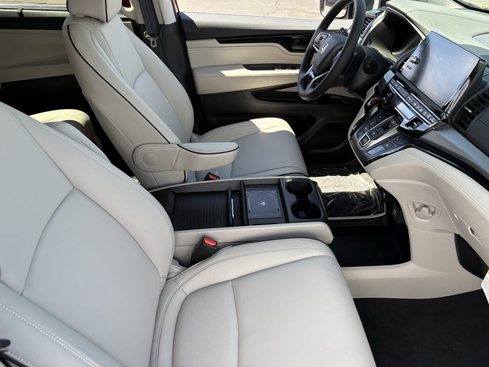New 2026 Honda Odyssey Touring image 13