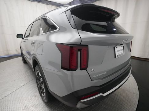 Used 2024 Kia Sorento S w/ Panoramic Sunroof Package AWD/4WD image 34
