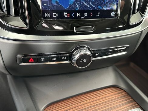 New 2024 Volvo S60 B5 Plus w/ Climate Package image 23