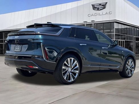 Certified 2025 Cadillac Lyriq Luxury w/ LPO, Floor Liner Package AWD/4WD image 9
