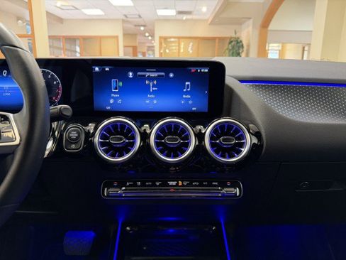 Used 2025 Mercedes-Benz GLA 250 image 13