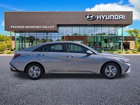 New 2026 Hyundai Elantra SE image 3