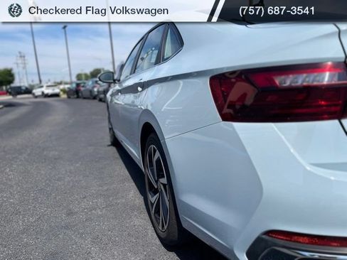 Used 2025 Volkswagen Jetta SEL FWD image 6