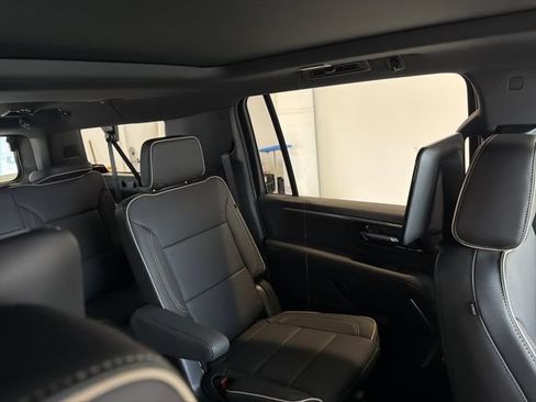 New 2026 Chevrolet Suburban Premier AWD/4WD image 36