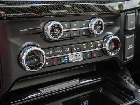 Used 2024 Ford F250 Lariat w/ Lariat Ultimate Package AWD/4WD image 47