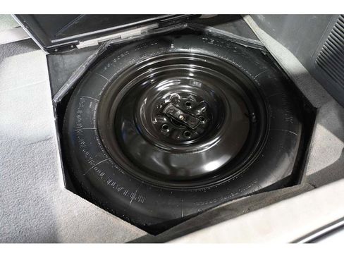 Used 2015 Toyota Sienna L image 26