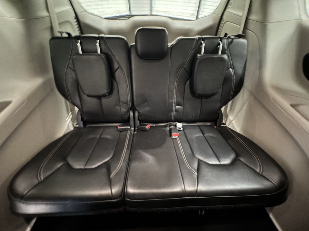 Used 2020 Chrysler Voyager Lxi FWD image 20