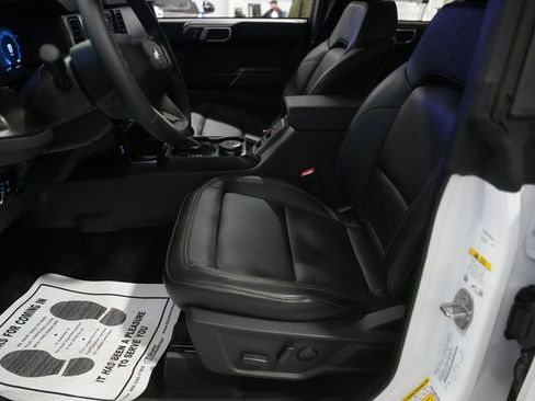 New 2025 Ford Bronco Badlands image 9