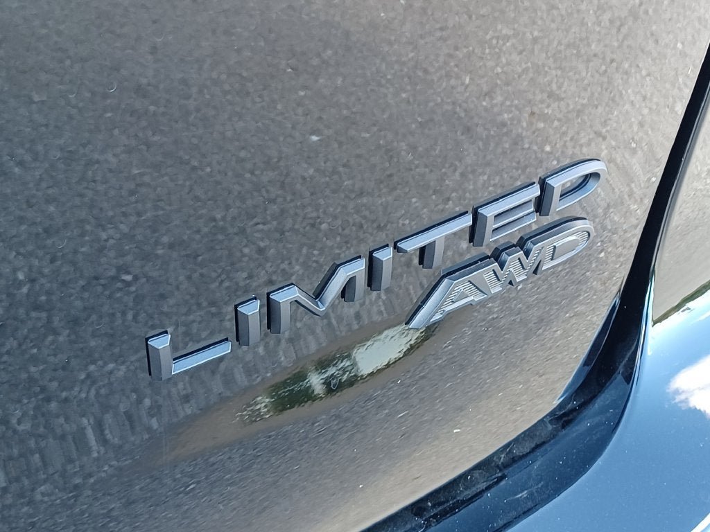New 2027 Chrysler Pacifica Limited w/ Family Tech Group AWD/4WD image 32