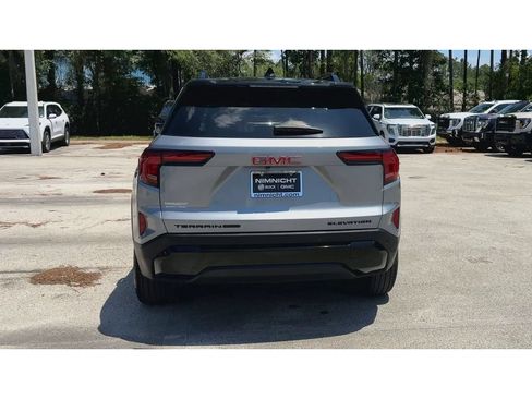 Used 2025 GMC Terrain Elevation w/ Elevation Premium Package AWD/4WD image 7