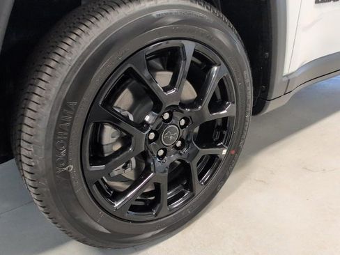 New 2026 Jeep Compass Latitude image 9