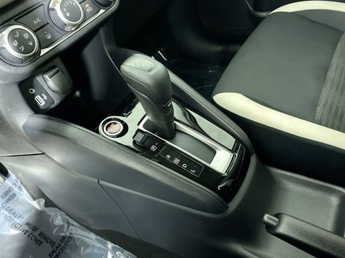 Used 2022 Nissan Versa SV image 16