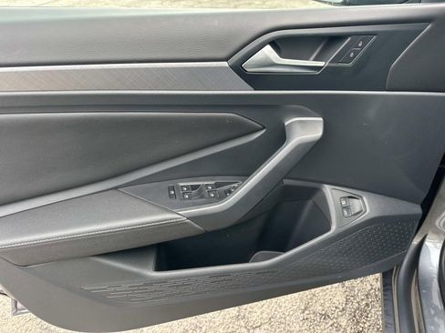 Certified 2024 Volkswagen Jetta SE w/ Panoramic Sunroof Package image 15