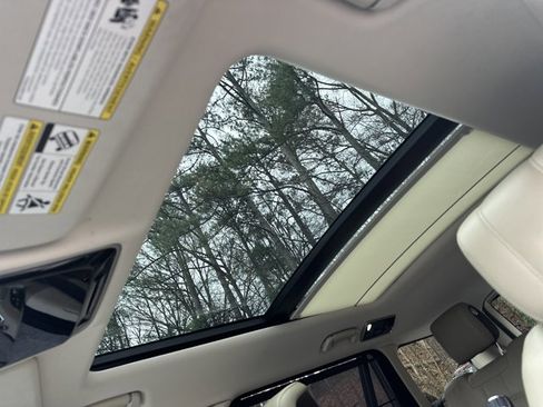 Used 2018 Land Rover Range Rover Long Wheelbase Supercharged image 37