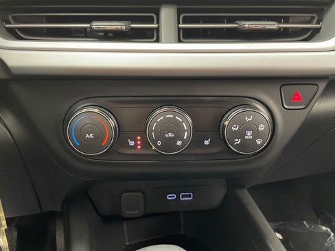 Used 2024 Chevrolet Trax LS w/ LS Convenience Package FWD image 6