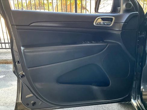 Used 2018 Jeep Grand Cherokee Altitude image 21