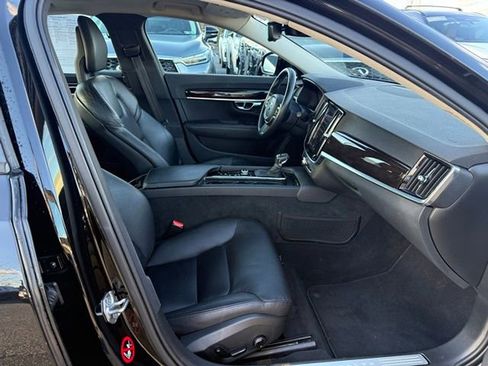 Used 2017 Volvo S90 T6 Momentum w/ Vision Package image 16