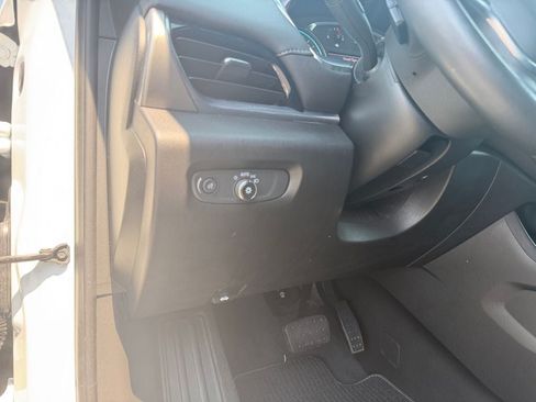 Used 2022 Chevrolet Traverse LT AWD/4WD image 19