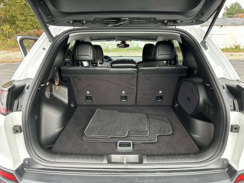 Used 2019 Jeep Cherokee Limited image 12