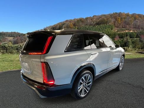 Used 2026 Cadillac Vistiq Sport image 7