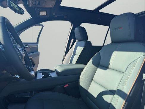 New 2026 GMC Acadia AT4 w/ Luxury Package AWD/4WD image 7