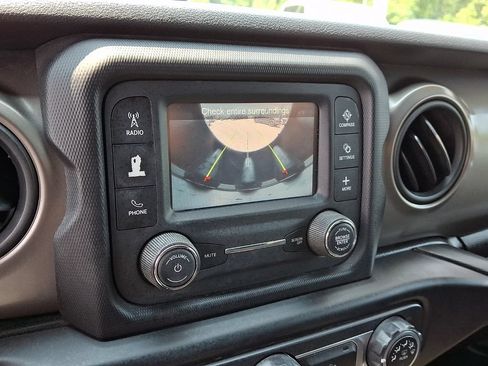 Used 2018 Jeep Wrangler Sport AWD/4WD image 18