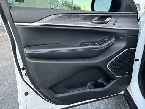 Used 2022 Jeep Grand Cherokee Limited 4xe image 23