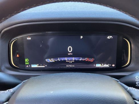 Used 2024 Jeep Wagoneer L Series II w/ Flexible Seating Group image 15