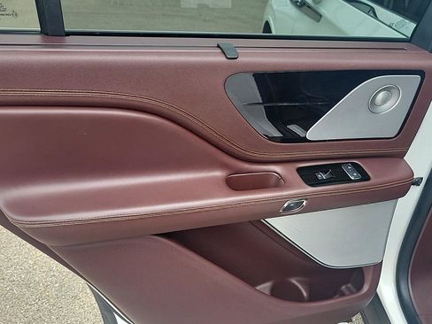 Used 2023 Lincoln Aviator Black Label w/ Dynamic Handling Package AWD/4WD image 24
