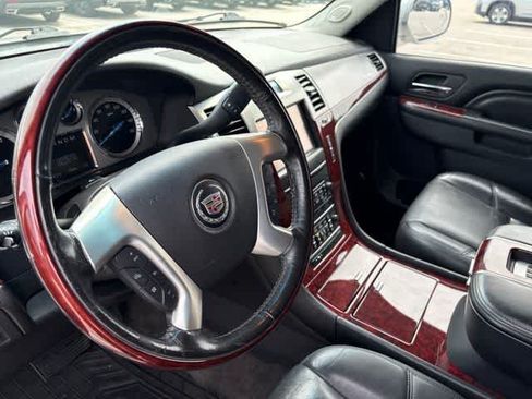 Used 2013 Cadillac Escalade ESV Luxury AWD/4WD image 10