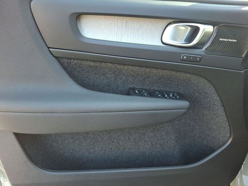 Certified 2025 Volvo XC40 B5 Ultra image 13