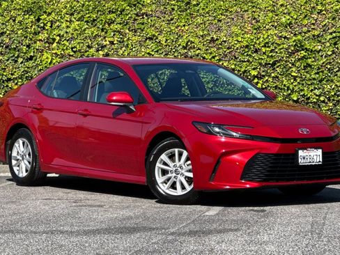 Used 2025 Toyota Camry LE FWD image 2
