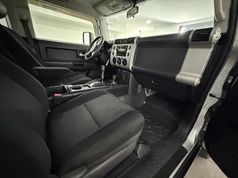 Used 2007 Toyota FJ Cruiser 4WD image 16