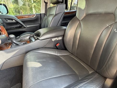 Used 2020 Lexus LX 570 4WD w/ Luxury Package image 17