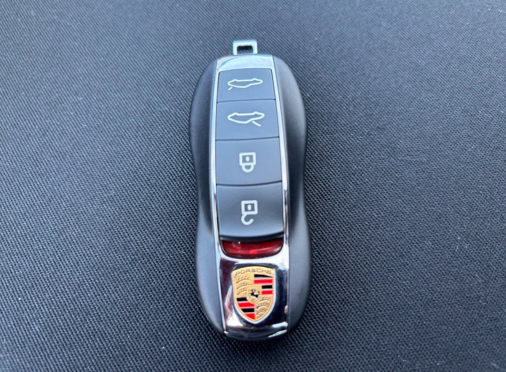Certified 2025 Porsche 718 Boxster RWD image 37