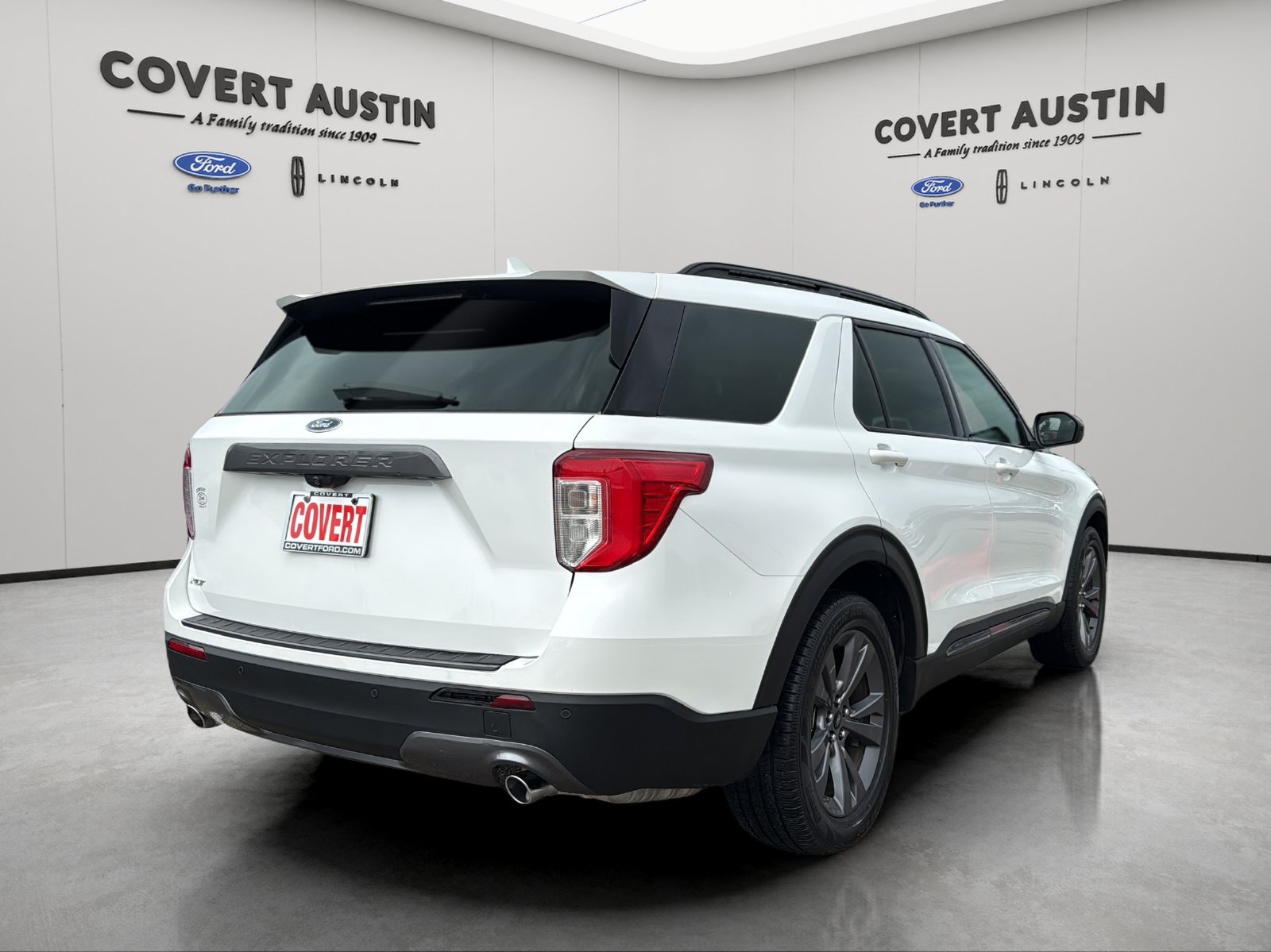 Used 2022 Ford Explorer XLT w/ Equipment Group 202A RWD image 3