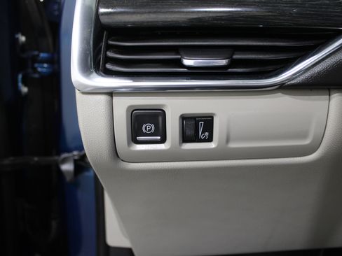 Used 2019 Cadillac XT4 Premium Luxury image 9