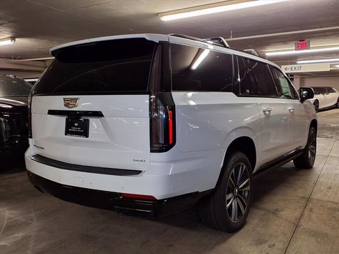 New 2026 Cadillac Escalade ESV Sport image 7