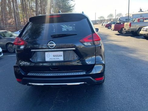 Used 2017 Nissan Rogue SV image 6