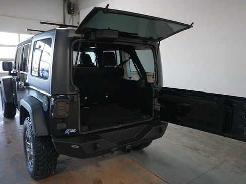 Used 2018 Jeep Wrangler Unlimited Sport S image 4