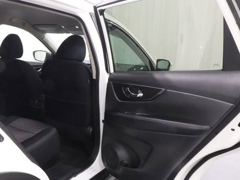 Used 2019 Nissan Rogue S FWD image 18