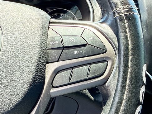 Used 2019 Jeep Cherokee Latitude Plus FWD image 36