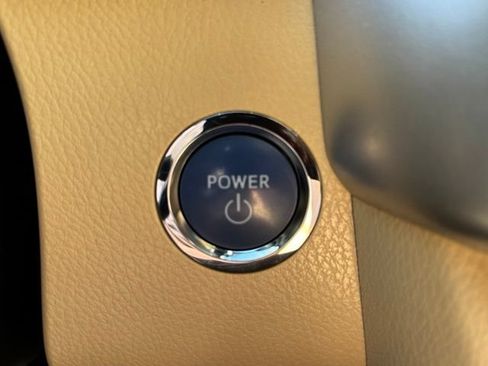 Used 2017 Toyota Highlander Limited Platinum AWD/4WD image 17