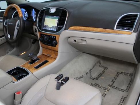 Used 2014 Chrysler 300 C w/ Light Group image 31